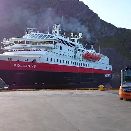 The Traditional Burekka 17 - Lofoten * 斯塔姆松